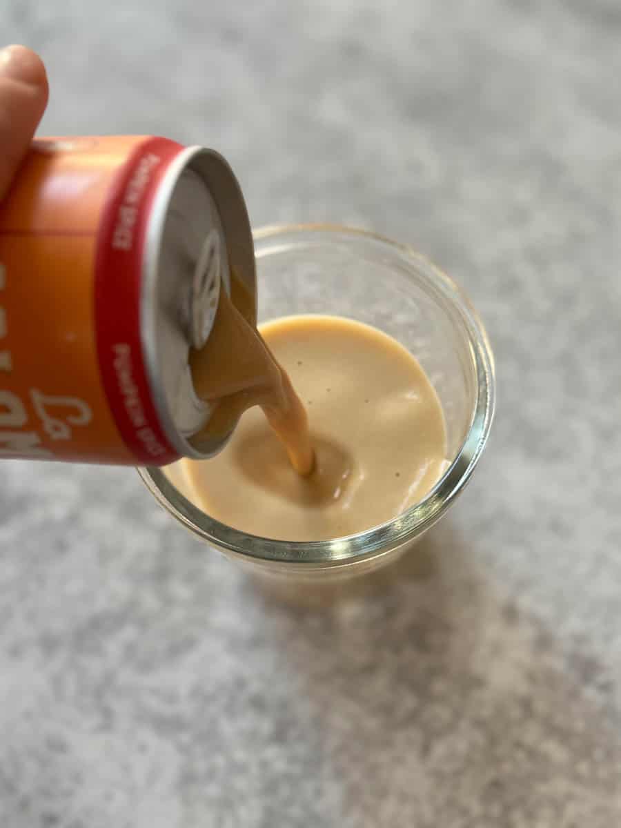 pouring latte in to the cup