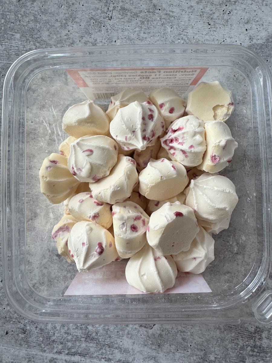 mini meringues in the box