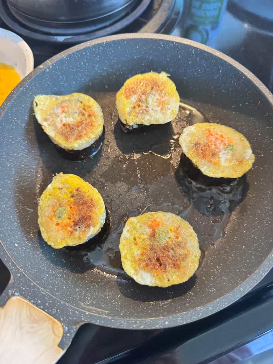 cooking kimbap on the stove